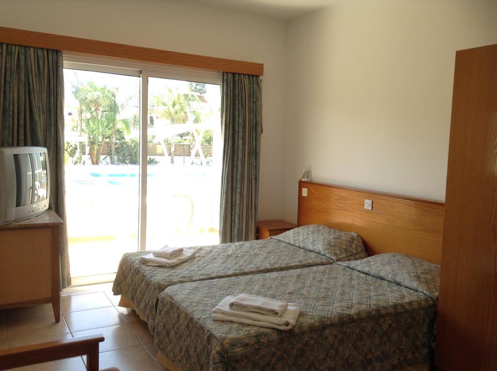 Valana Hotel Apartments Limassol Extérieur photo