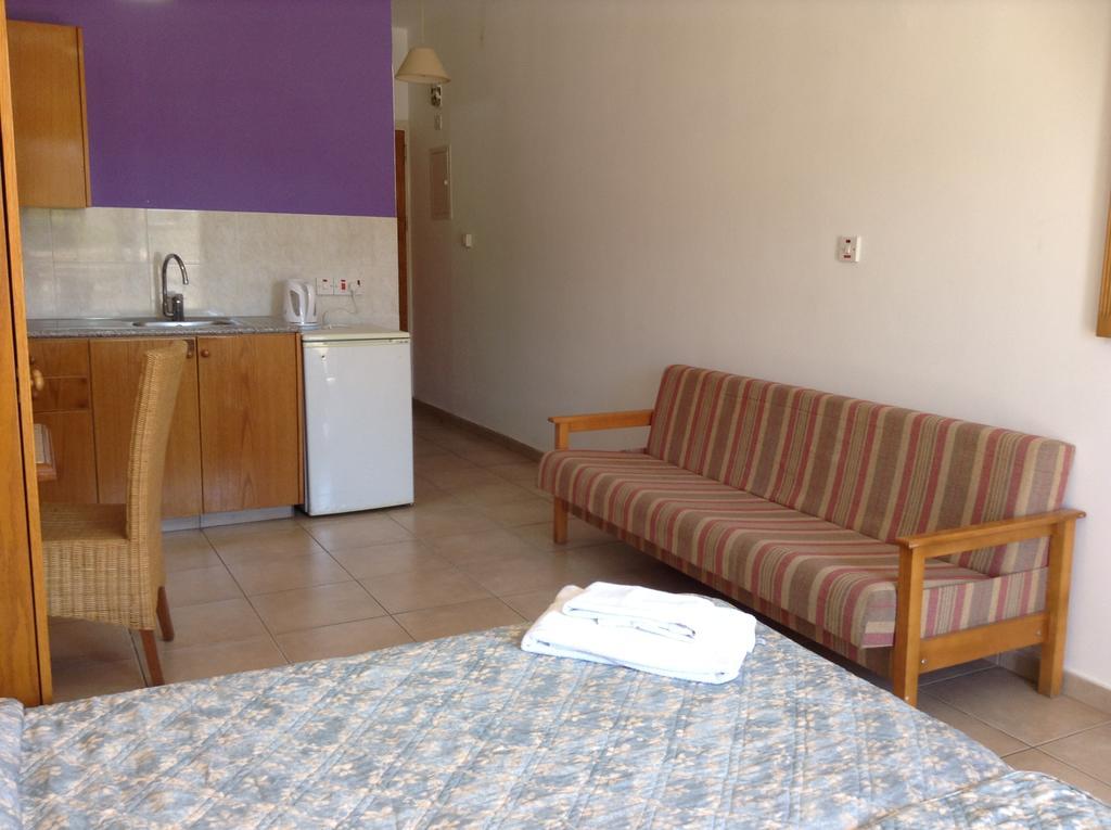 Valana Hotel Apartments Limassol Extérieur photo