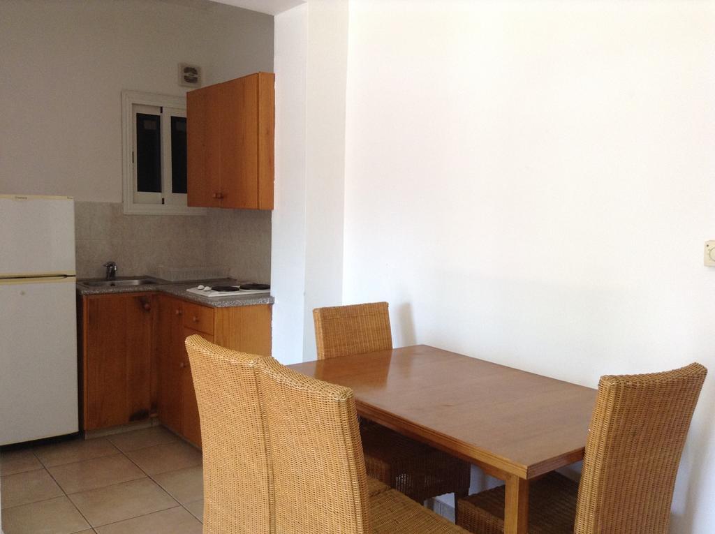 Valana Hotel Apartments Limassol Extérieur photo