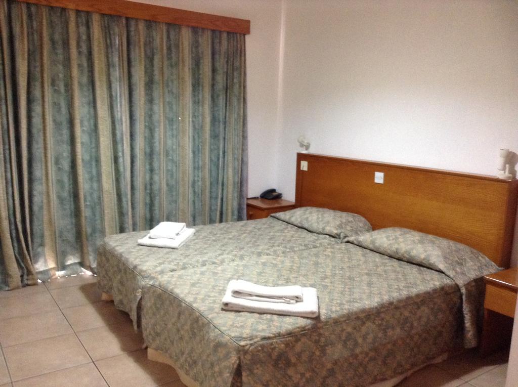 Valana Hotel Apartments Limassol Extérieur photo