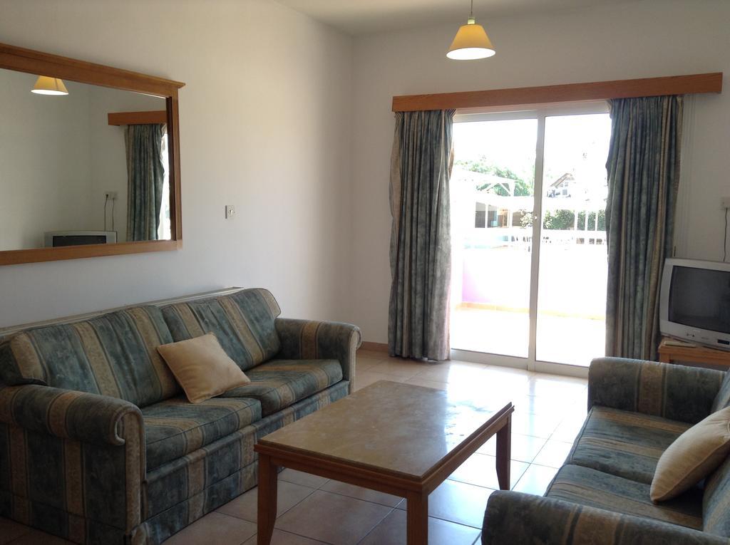 Valana Hotel Apartments Limassol Extérieur photo