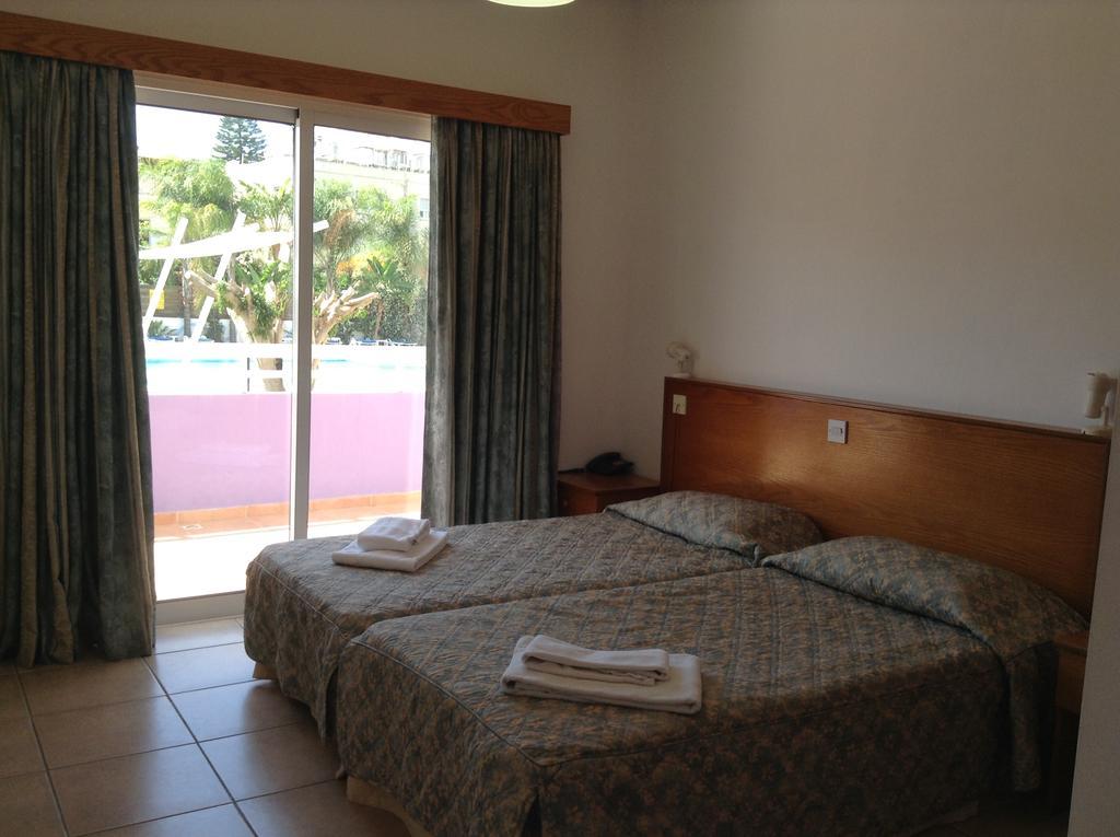 Valana Hotel Apartments Limassol Extérieur photo