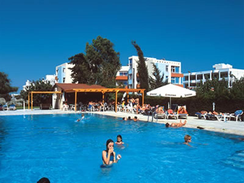 Valana Hotel Apartments Limassol Extérieur photo